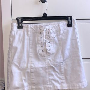 White lace-up skirt